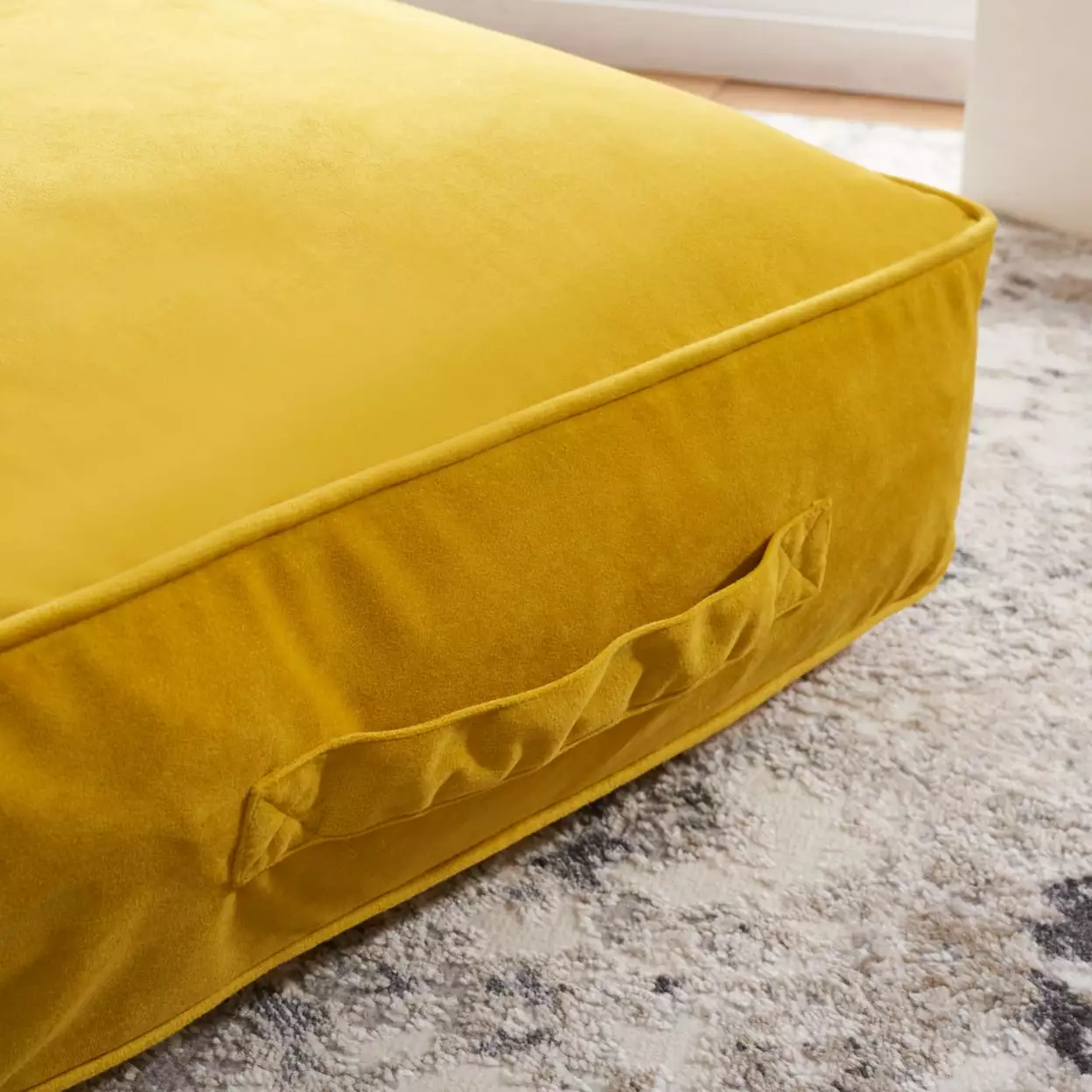 SAFAVIEH Dulcie 20 x 20 Yellow Solid Floor Pillow Living Room Decor
