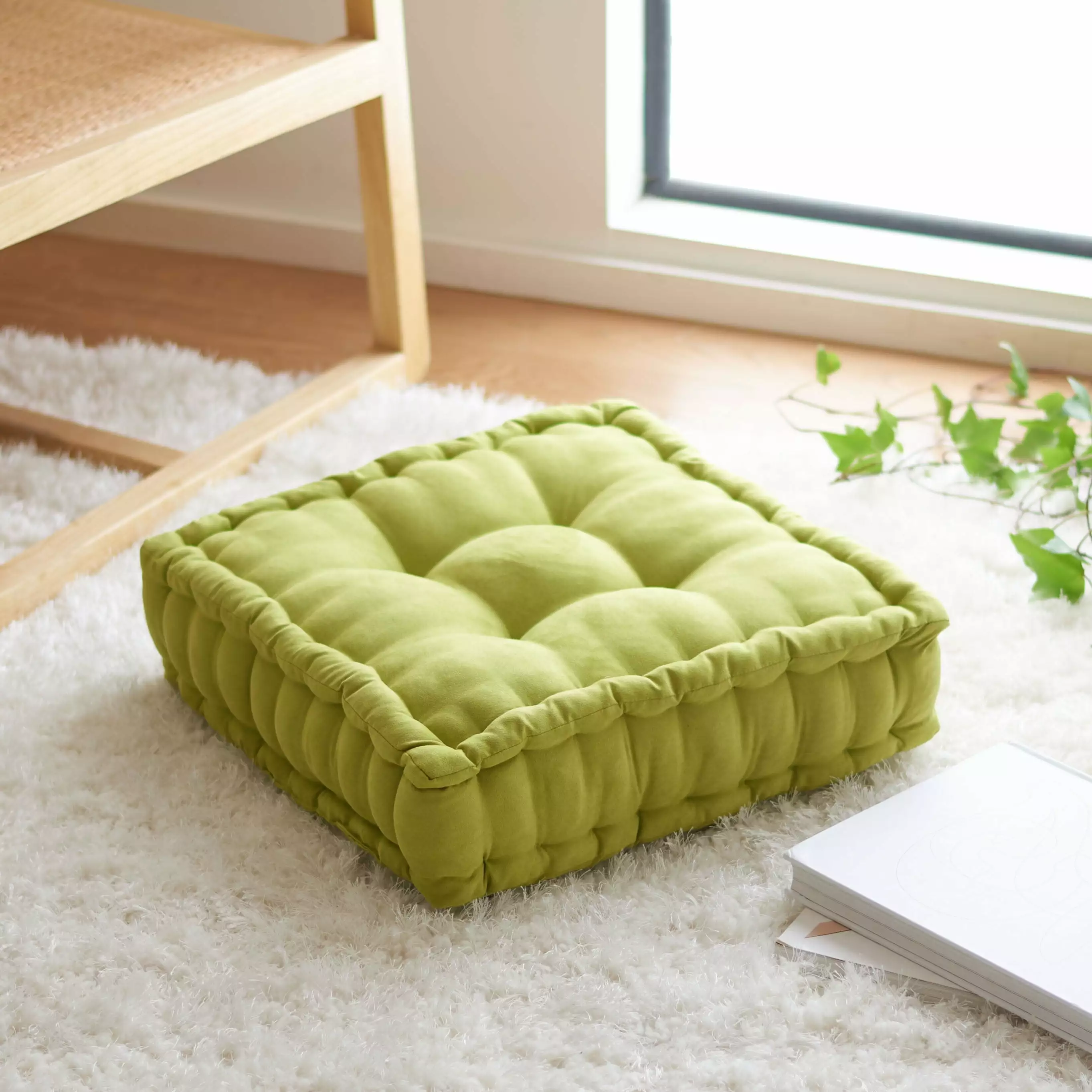 SAFAVIEH Gardenia 18 x 18 Light Green Solid Floor Pillow Home Decor
