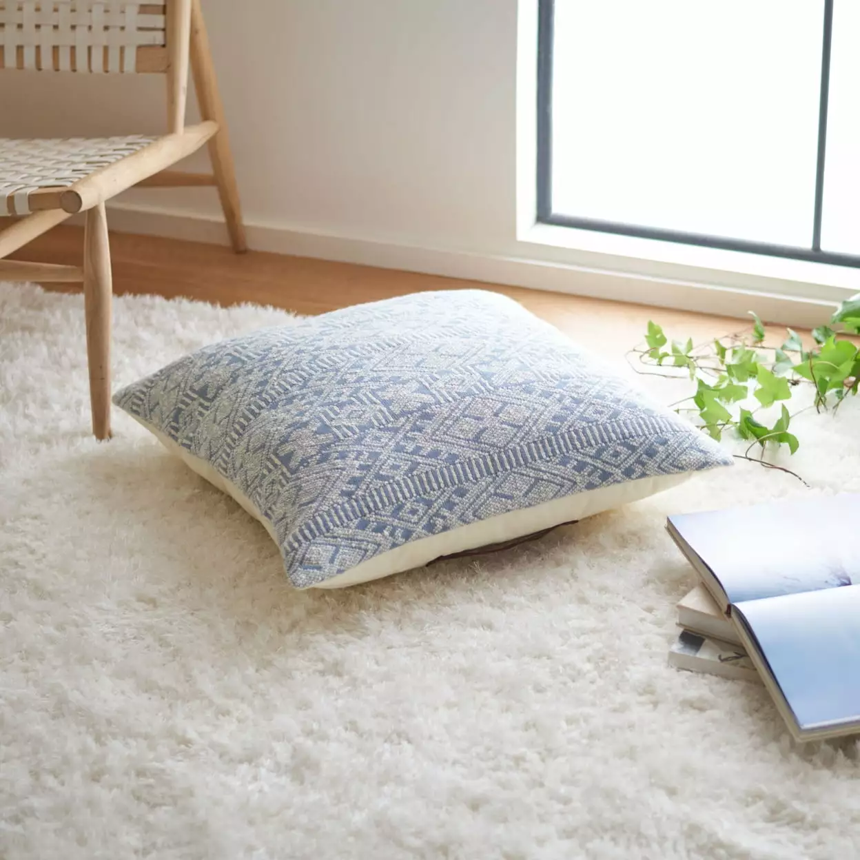 SAFAVIEH Makela Geometric Floor Pillow 24x24 Blue and Beige - Contemporary Design