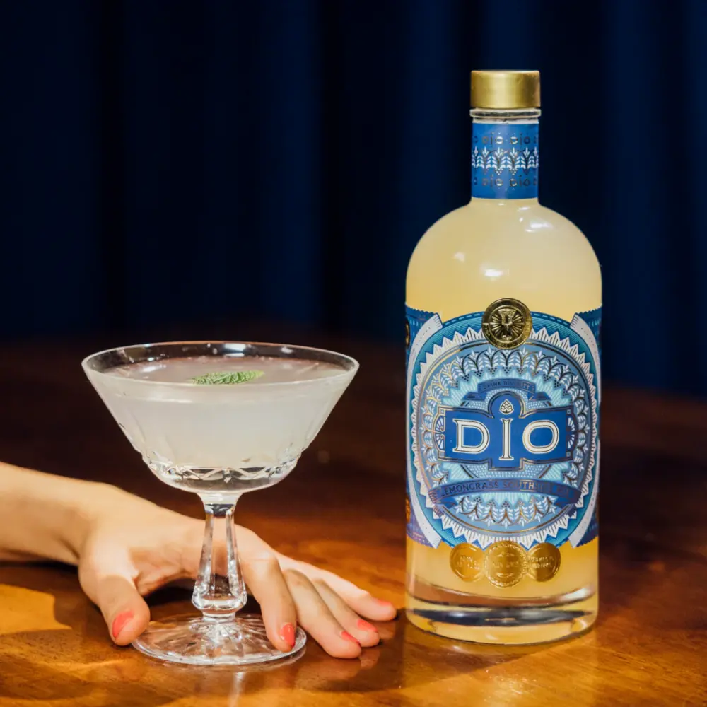 Compact Design Lemongrass Southside Cocktail Mixer