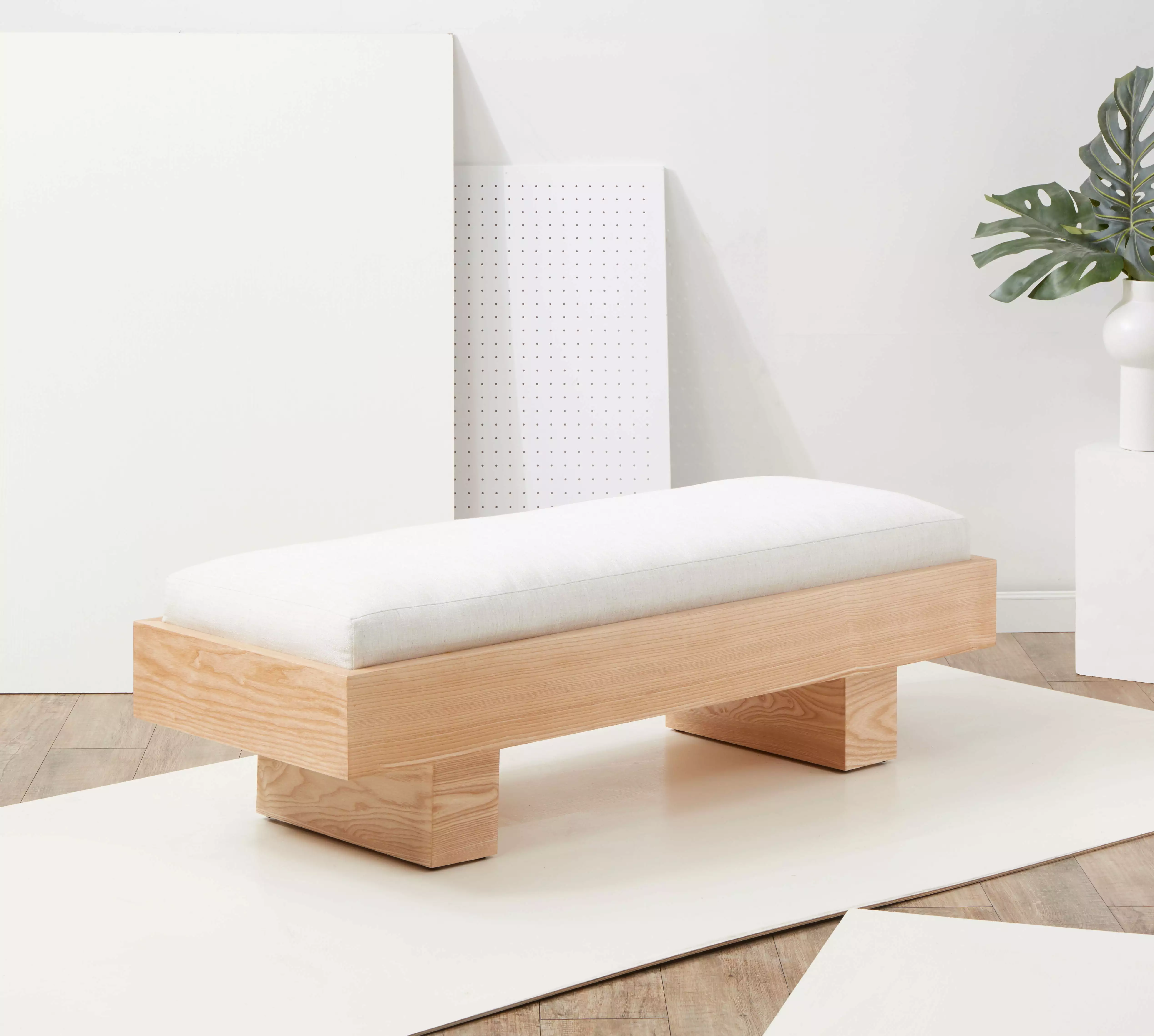 SAFAVIEH Couture Karmen Solid Linen Rustic Bench Wood Frame White Natural Benches
